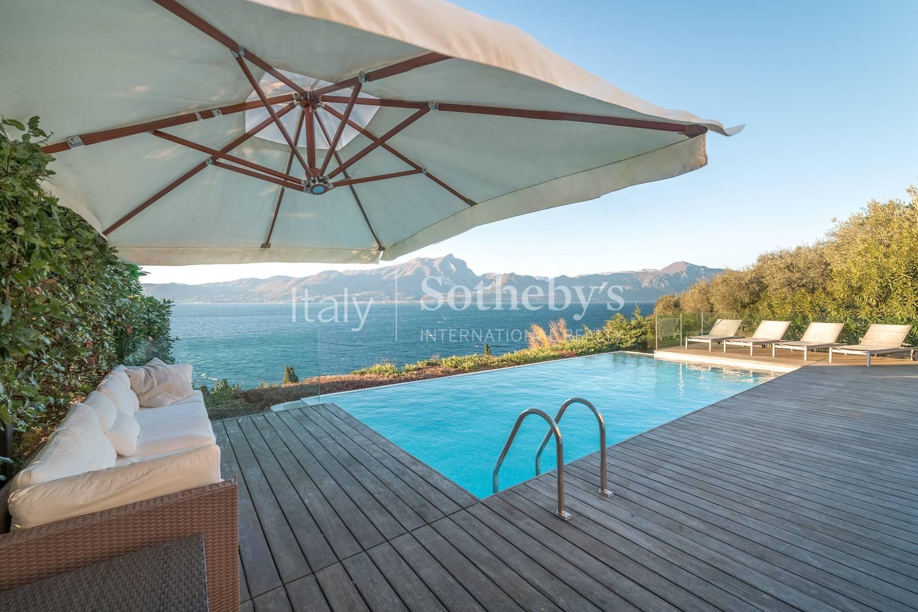 Villa moderna con piscina e vista mozzafiato sul lago, in vendita, Torri del Benaco | Sotheby’s Realty Italy - 7