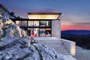 Una villa impeccabilmente progettata che si affaccia su Lucca, in affitto, Lucca | Sotheby’s Realty Italy - 1