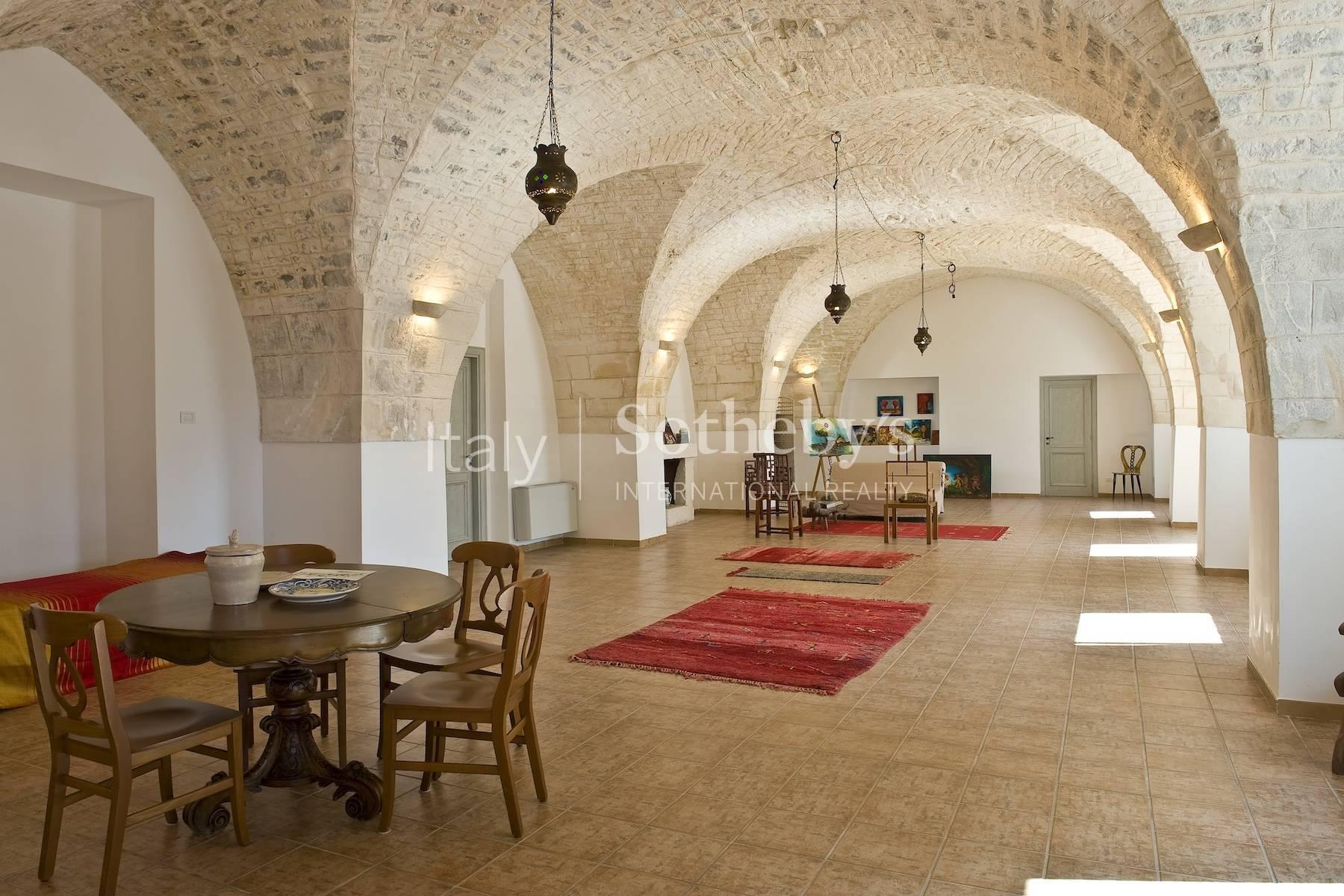 Antica masseria con ulivi e piscina - 3