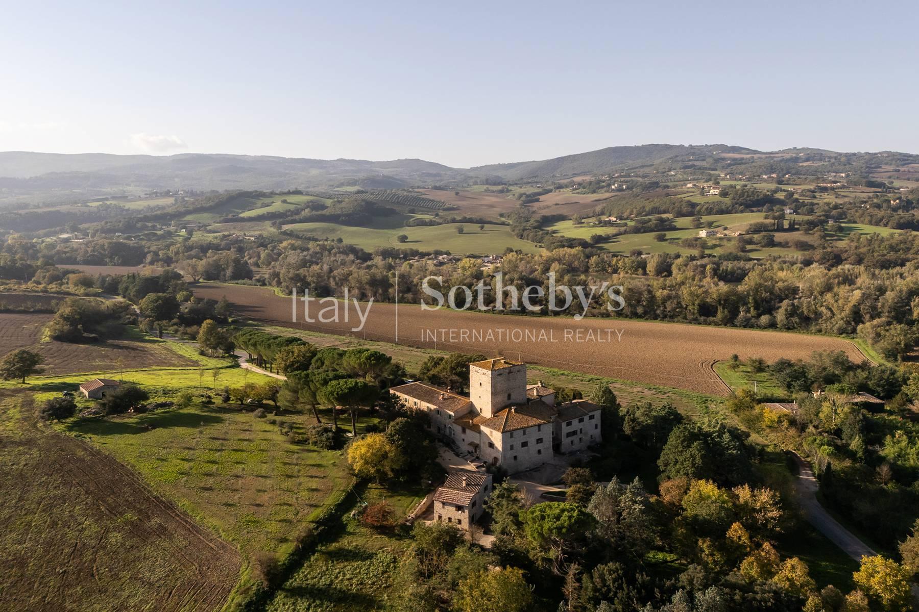 Elegante casale nel borgo medievale con vista su Todi - 2