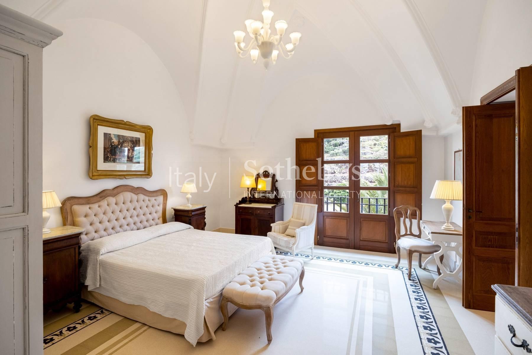 Palazzo storico con piscina e dammusi, in vendita, Pantelleria | Sotheby’s Realty Italy - 10