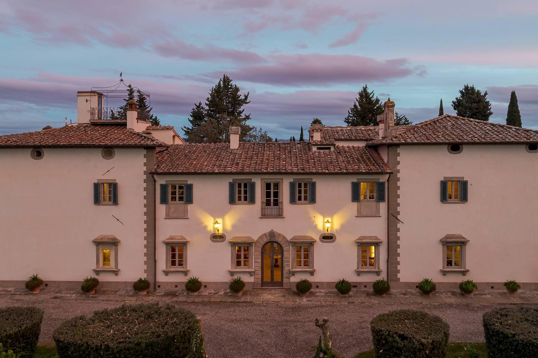 Masterfully renovated estate with 18 ha of land - 1
