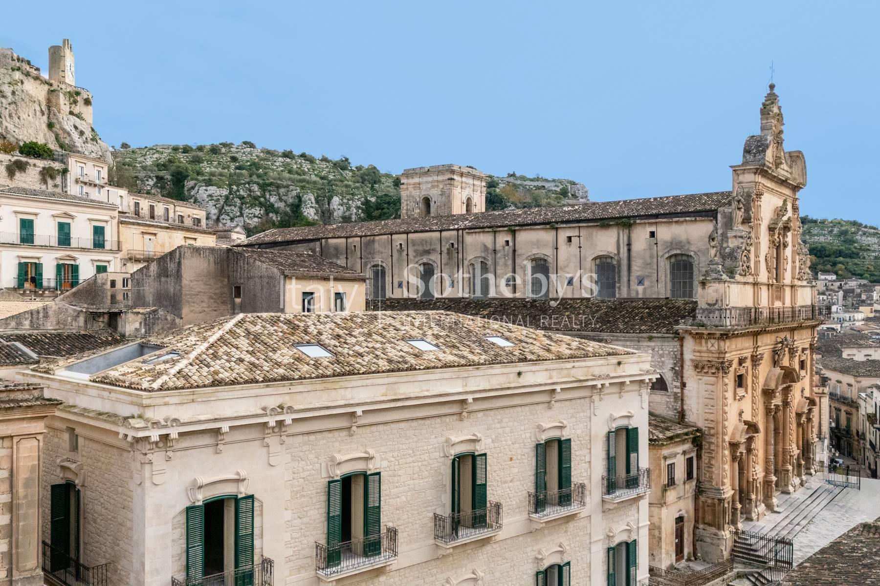 Prestigioso palazzo con affacci sul Duomo di Modica - 4