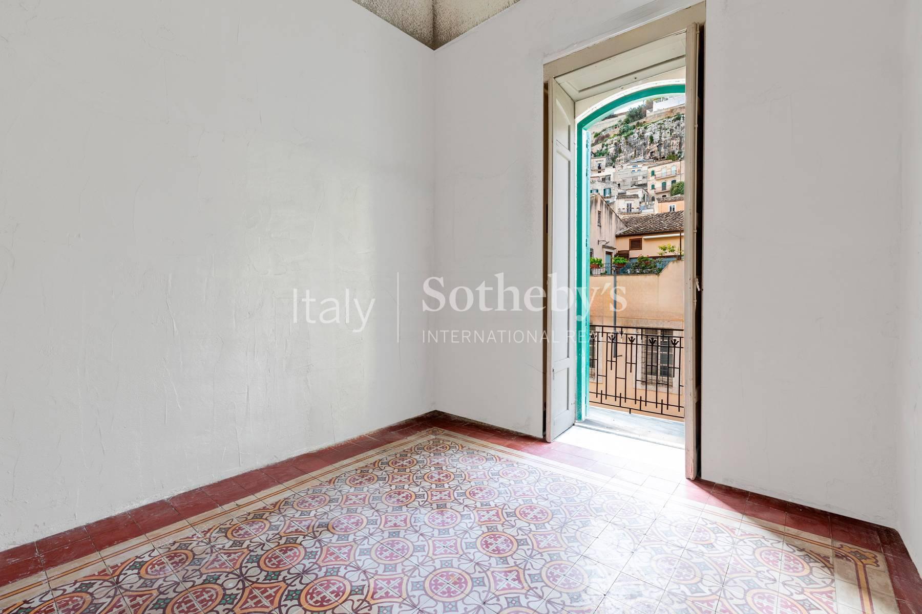 Prestigioso palazzo con affacci sul Duomo di Modica - 8