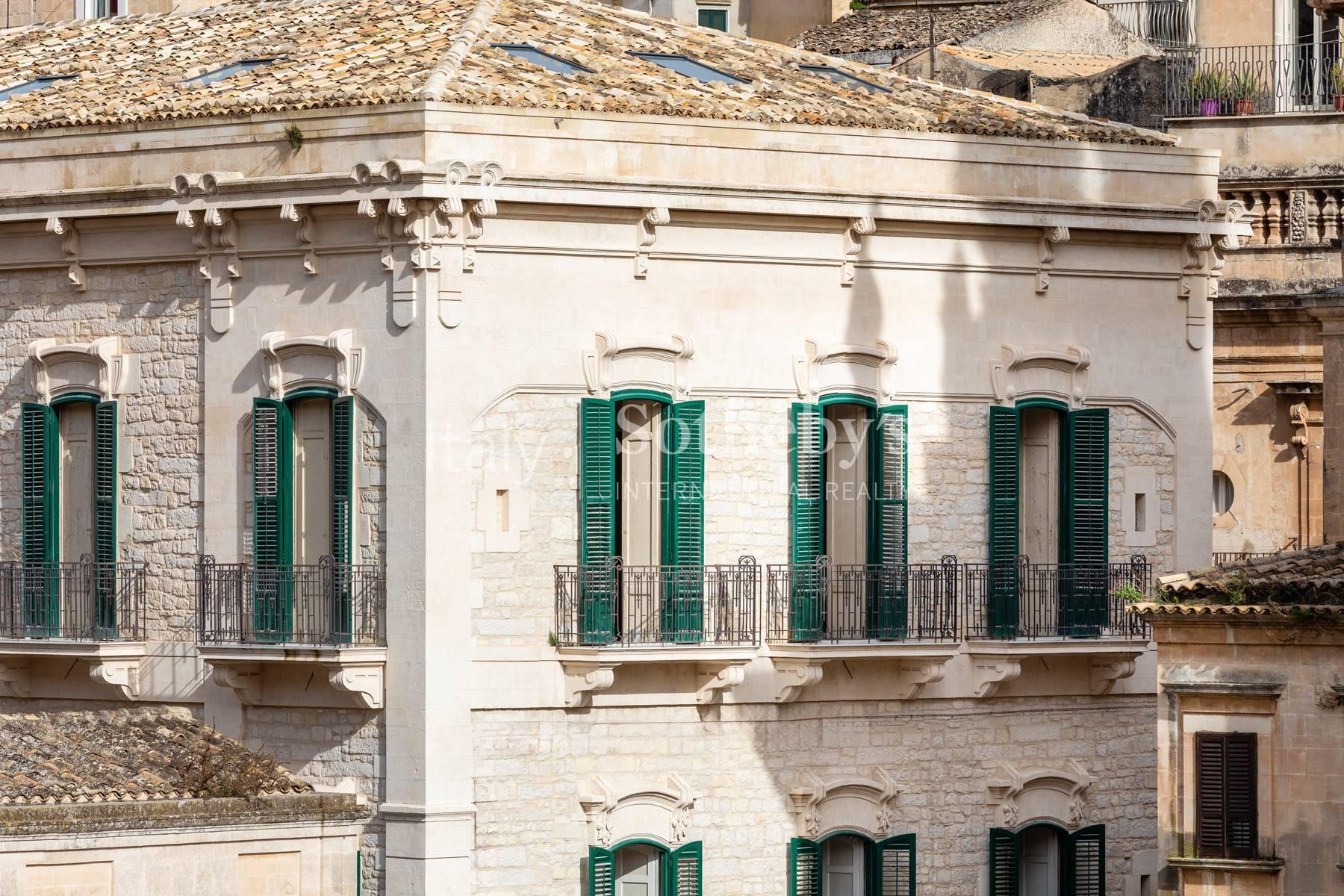 Prestigioso palazzo con affacci sul Duomo di Modica - 5