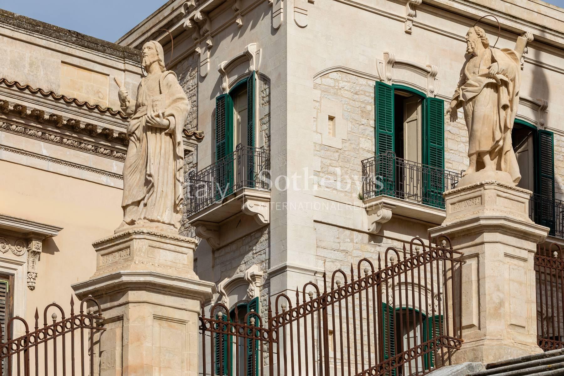 Prestigioso palazzo con affacci sul Duomo di Modica - 3