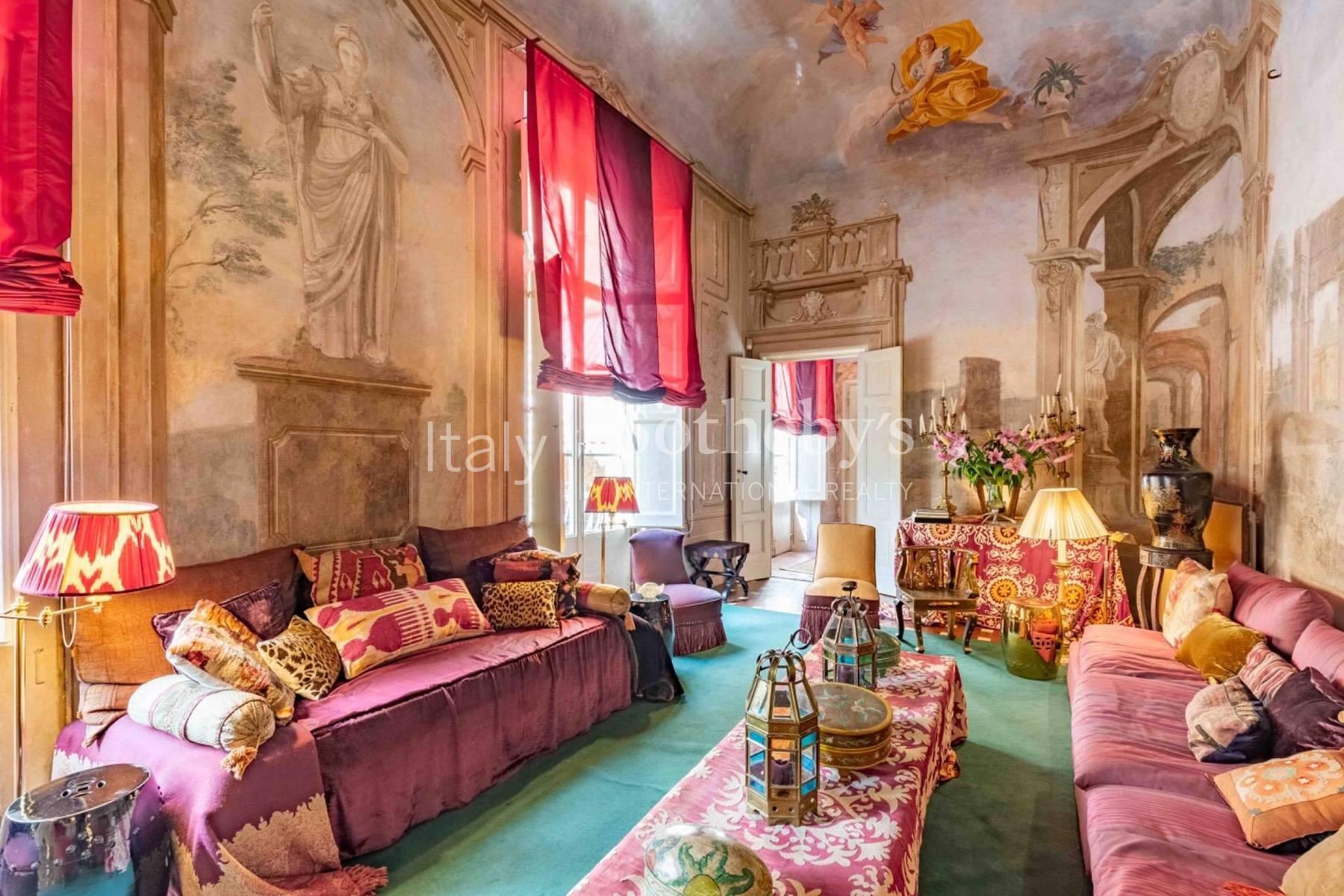 Appartamento di prestigio con salone affrescato - 2