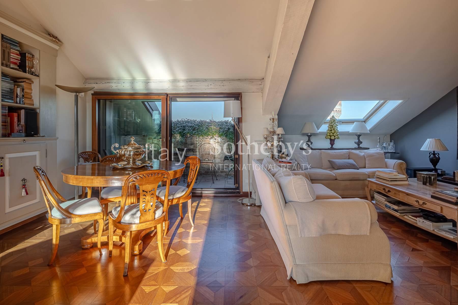 Attico di charme con vista su Piazza Castello, in vendita, Milano | Sotheby’s Realty Italy - 3