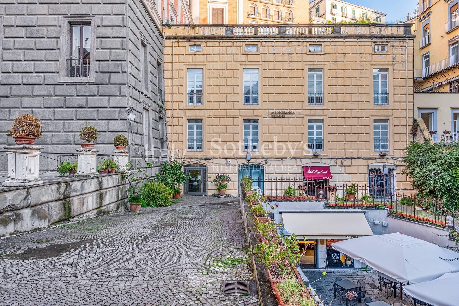 Affascinante palazzetto nel cuore di Chiaia - 4