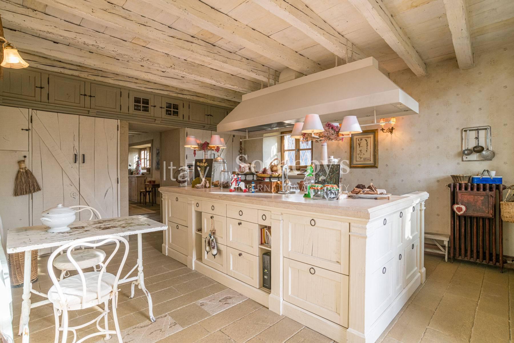 Affascinante casale immerso tra i vigneti, in vendita, Cenate Sopra | Sotheby’s Realty Italy - 9