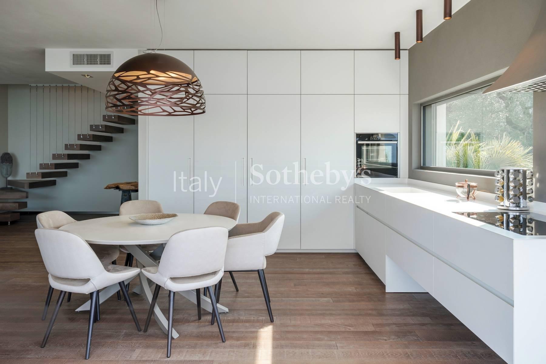 Splendida villa con vista sul Lago di Garda e piscina a sfioro, in vendita, Torri del Benaco | Sotheby’s Realty Italy - 5