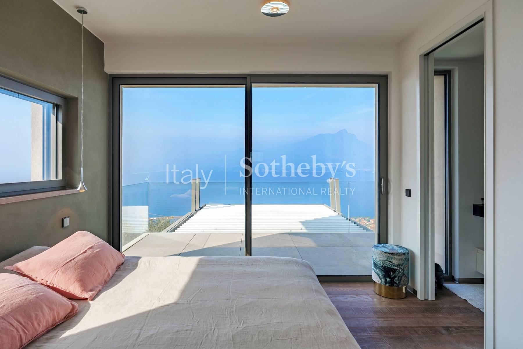 Splendida villa con vista sul Lago di Garda e piscina a sfioro, in vendita, Torri del Benaco | Sotheby’s Realty Italy - 11