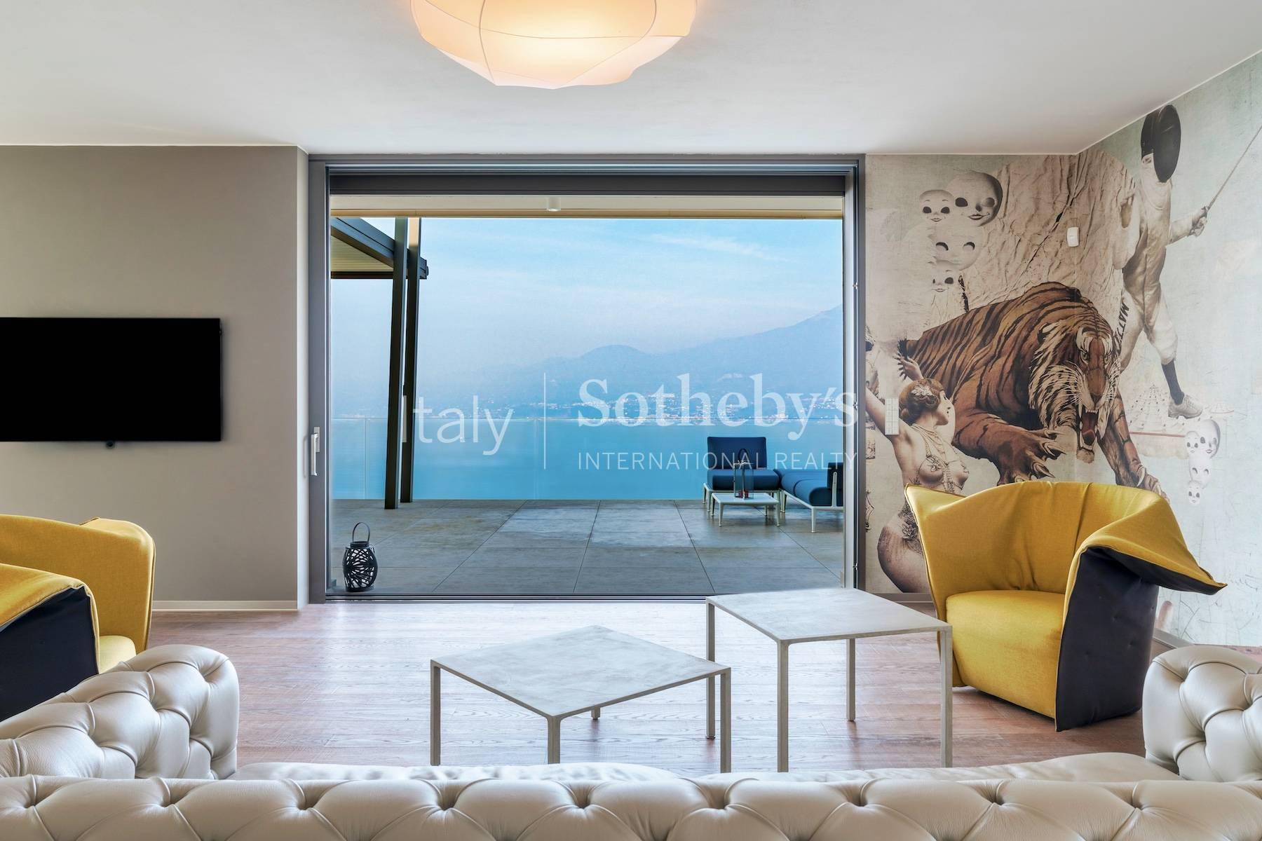 Splendida villa con vista sul Lago di Garda e piscina a sfioro, in vendita, Torri del Benaco | Sotheby’s Realty Italy - 3