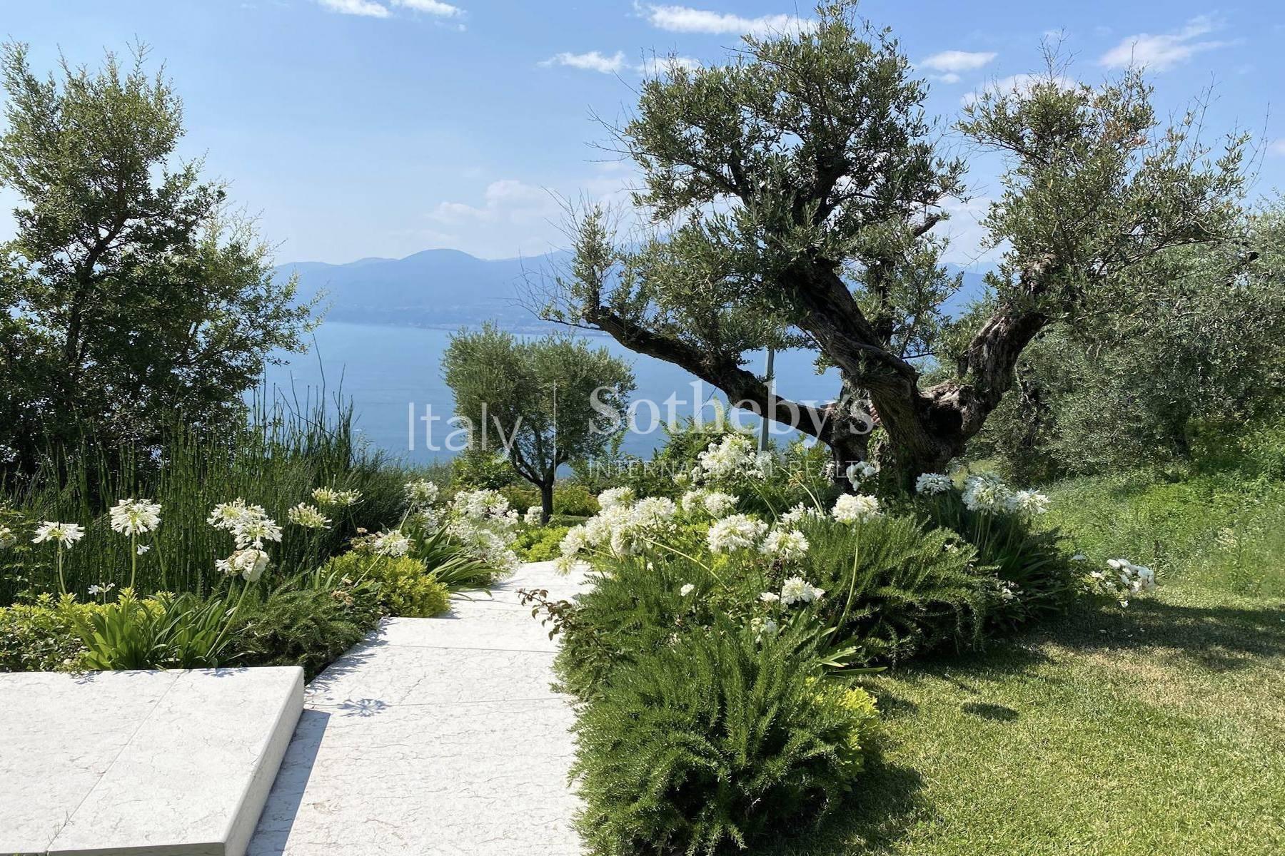 Splendida villa con vista sul Lago di Garda e piscina a sfioro, in vendita, Torri del Benaco | Sotheby’s Realty Italy - 18
