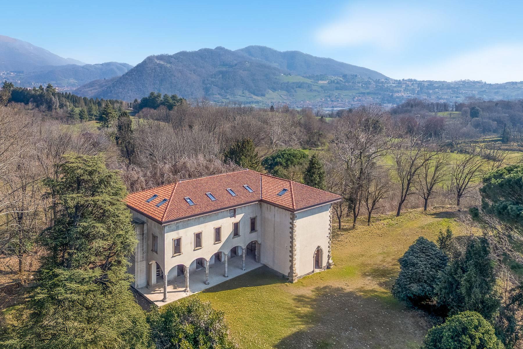 Prestigiosa dimora nel cuore della Brianza - 1