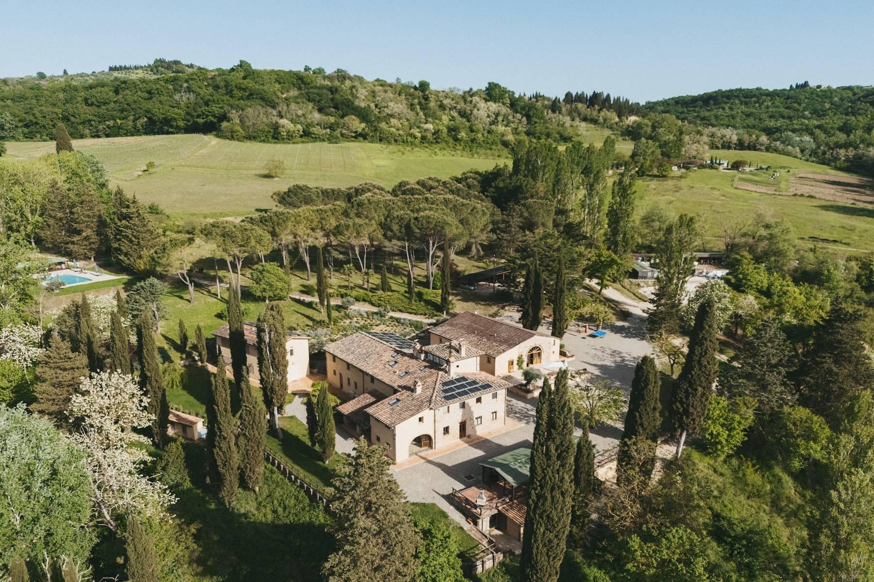 Piccolo borgo ristrutturato nel cuore del Chianti - 1