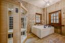 Villa con giardino e vista panoramica, in affitto, Massino Visconti | Sotheby’s Realty Italy - 13