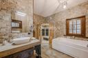 Villa con giardino e vista panoramica, in affitto, Massino Visconti | Sotheby’s Realty Italy - 12