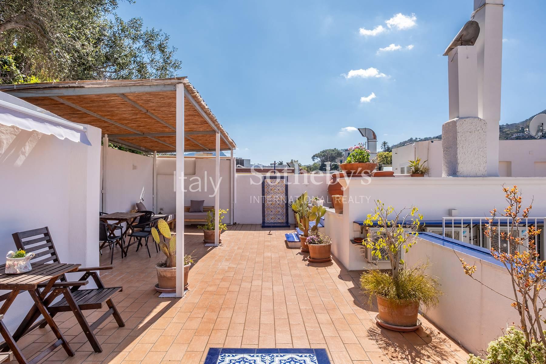 Appartamento con terrazza panoramica sul Porto di Ischia, in vendita, Ischia | Sotheby’s Realty Italy - 14