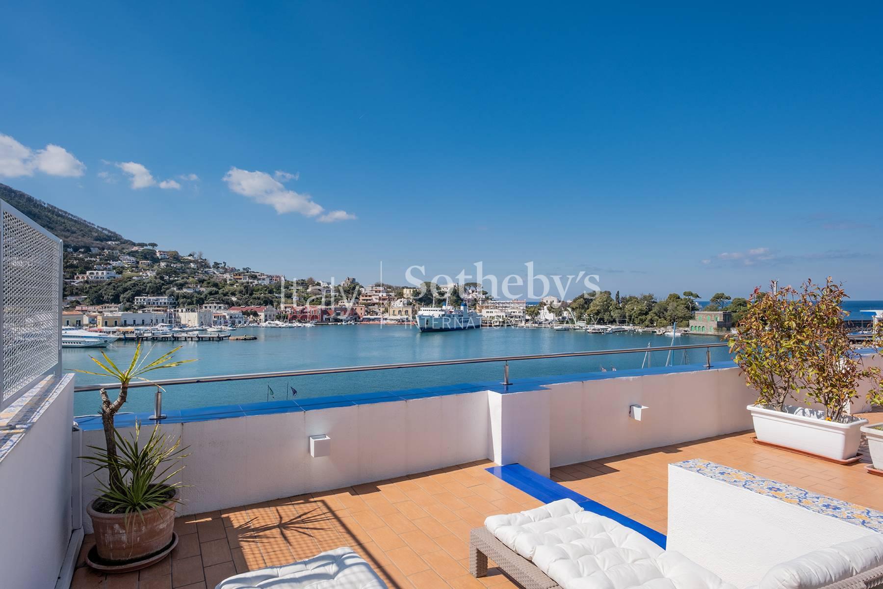 Appartamento con terrazza panoramica sul Porto di Ischia, in vendita, Ischia | Sotheby’s Realty Italy - 16