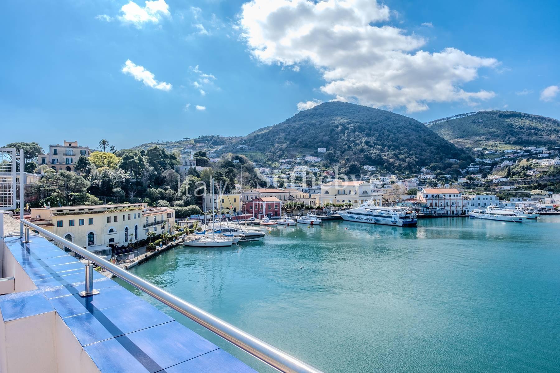 Appartamento con terrazza panoramica sul Porto di Ischia, in vendita, Ischia | Sotheby’s Realty Italy - 18