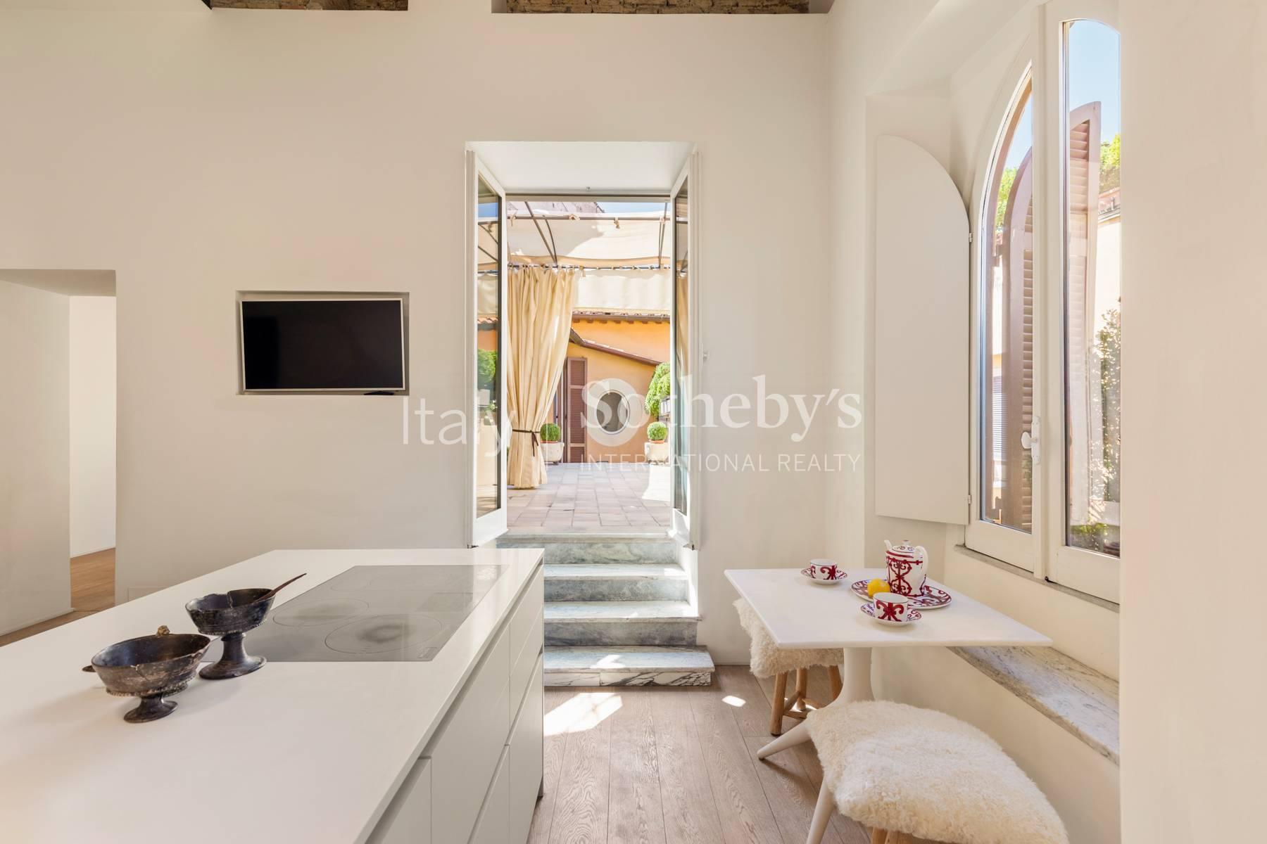 Attico di pregio con vista avvolgente sui tetti di Roma, in vendita, Roma | Sotheby’s Realty Italy - 4