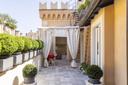 Attico di pregio con vista avvolgente sui tetti di Roma, in vendita, Roma | Sotheby’s Realty Italy - 1
