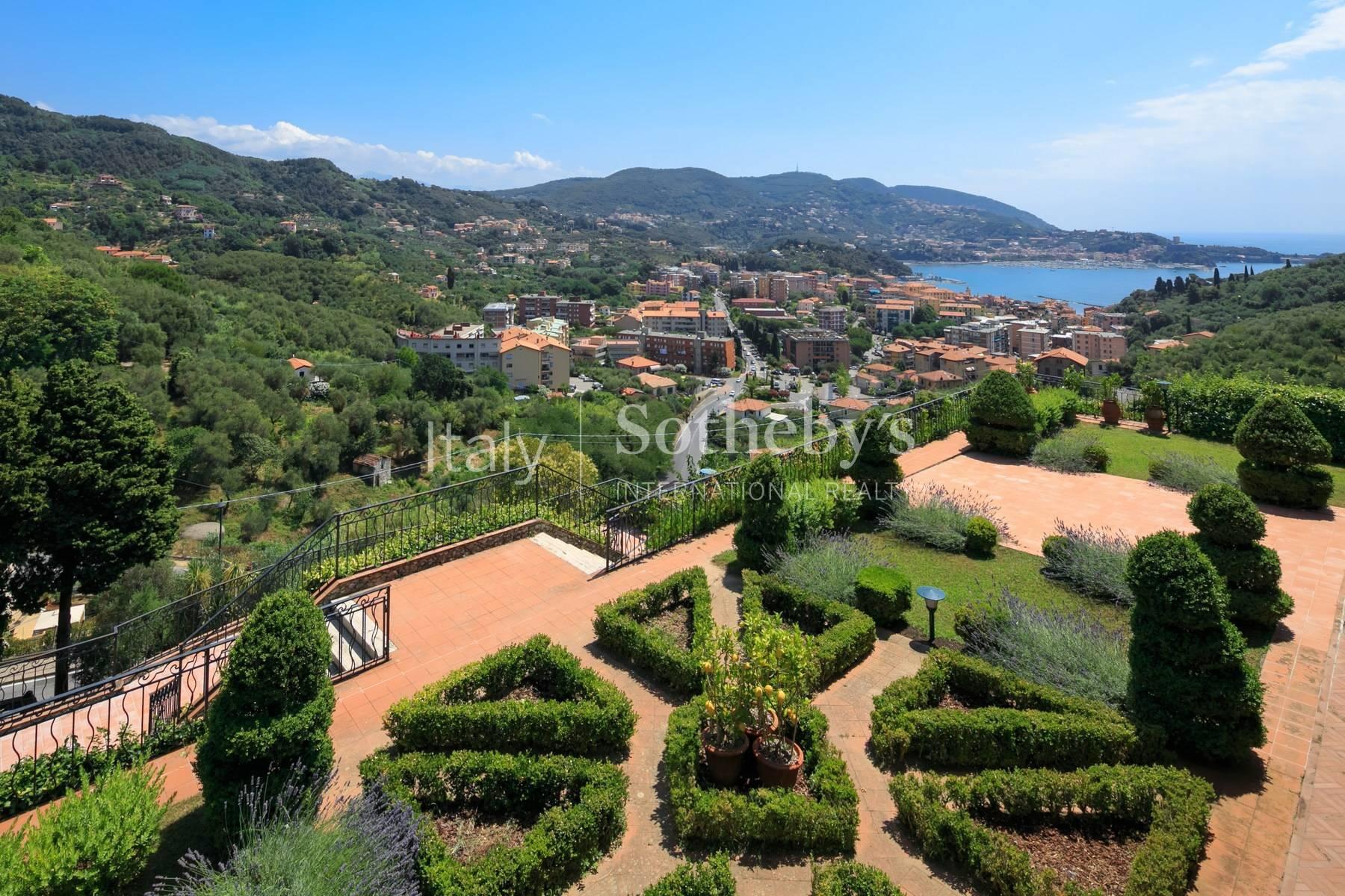 Prestigious villa with panoramic sea views on the Gulf of Poets - 3