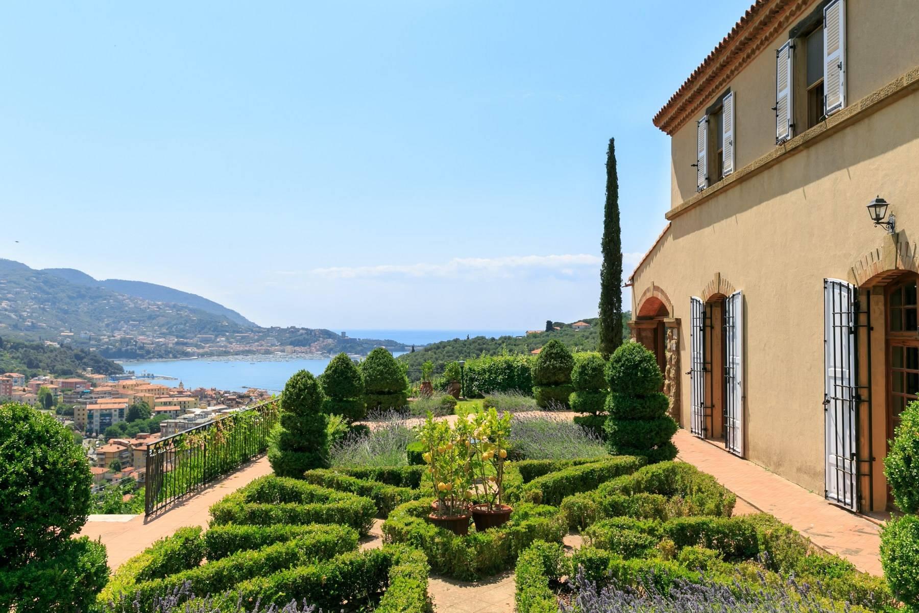 Prestigious villa with panoramic sea views on the Gulf of Poets - 1