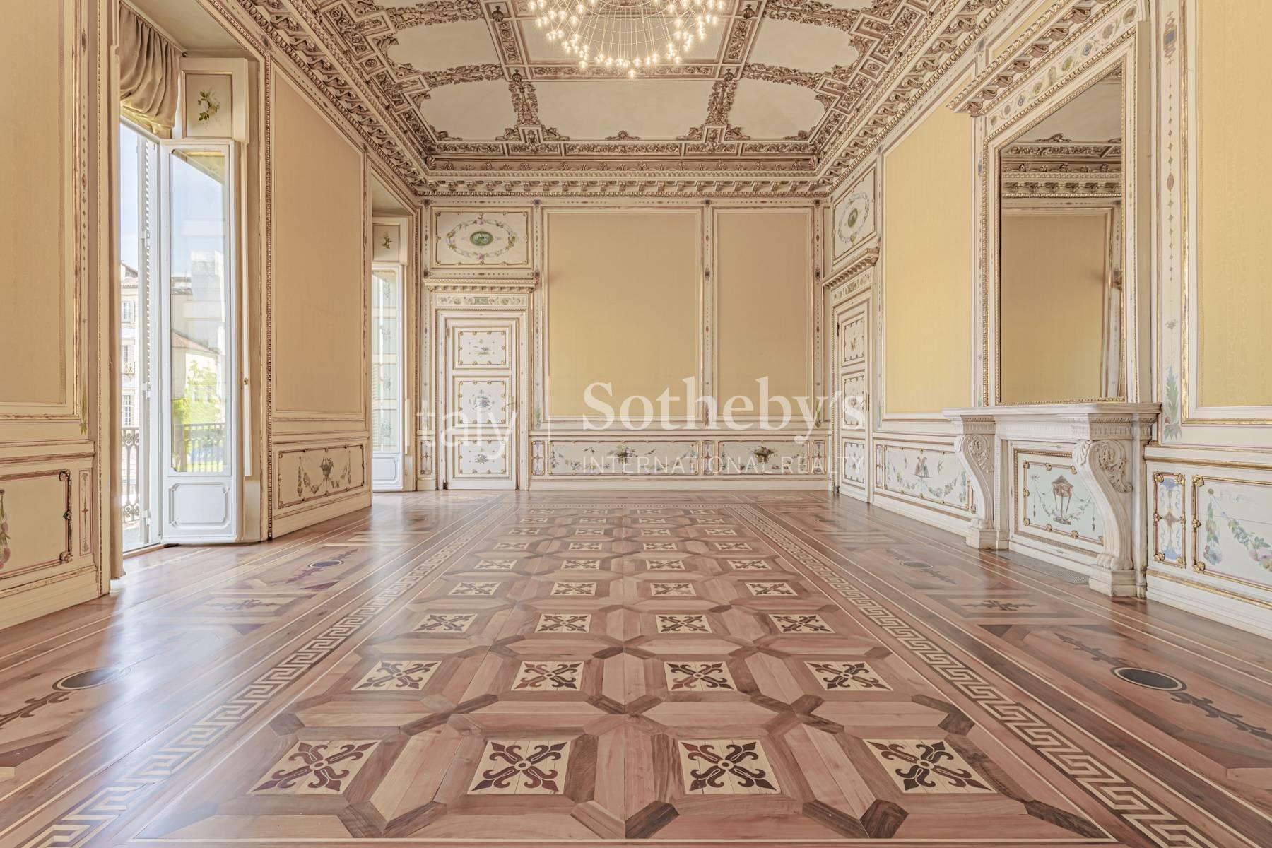 Raffinato appartamento d’epoca nel centro di Torino - 4