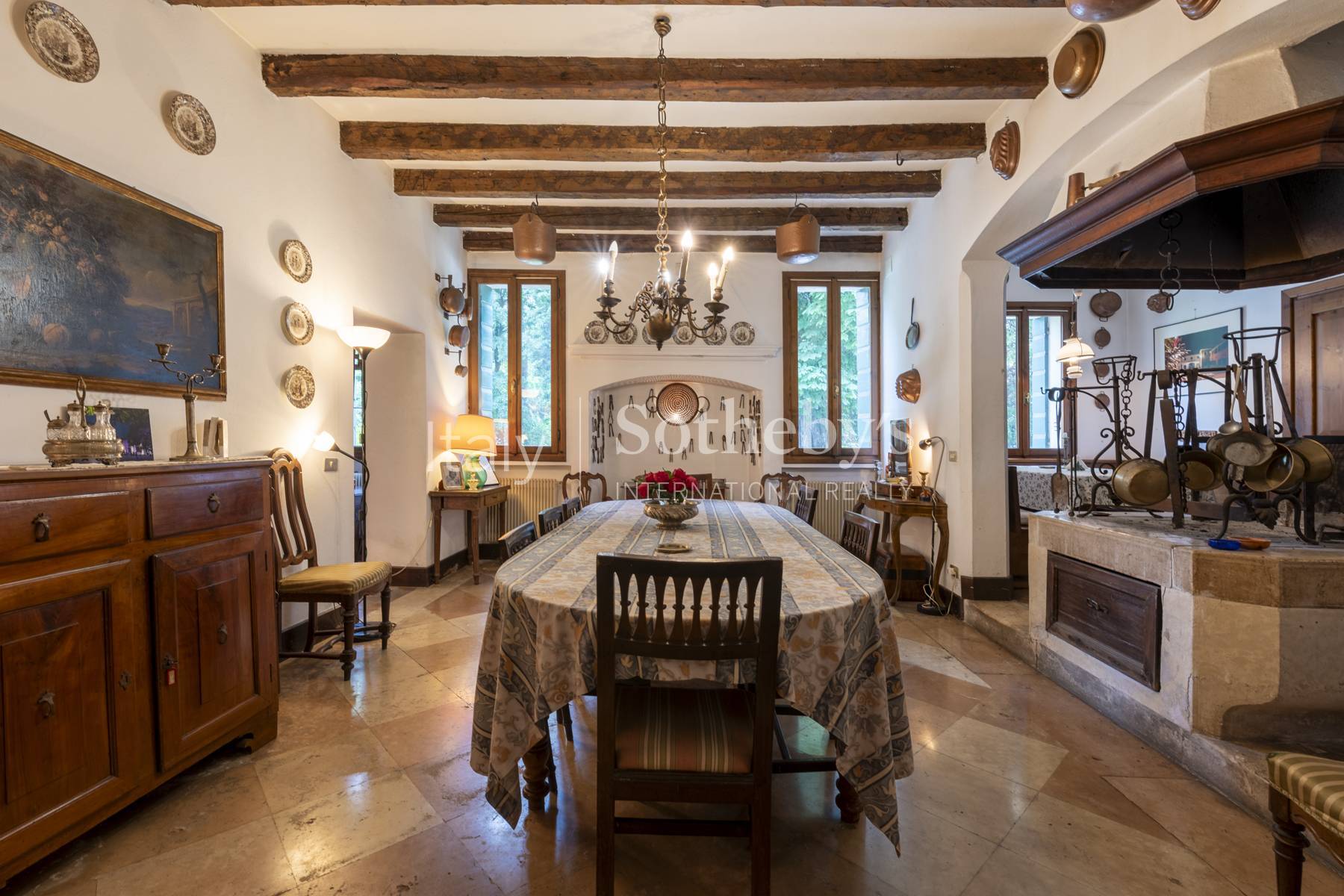Elegant 18th-century villa with private park - 4