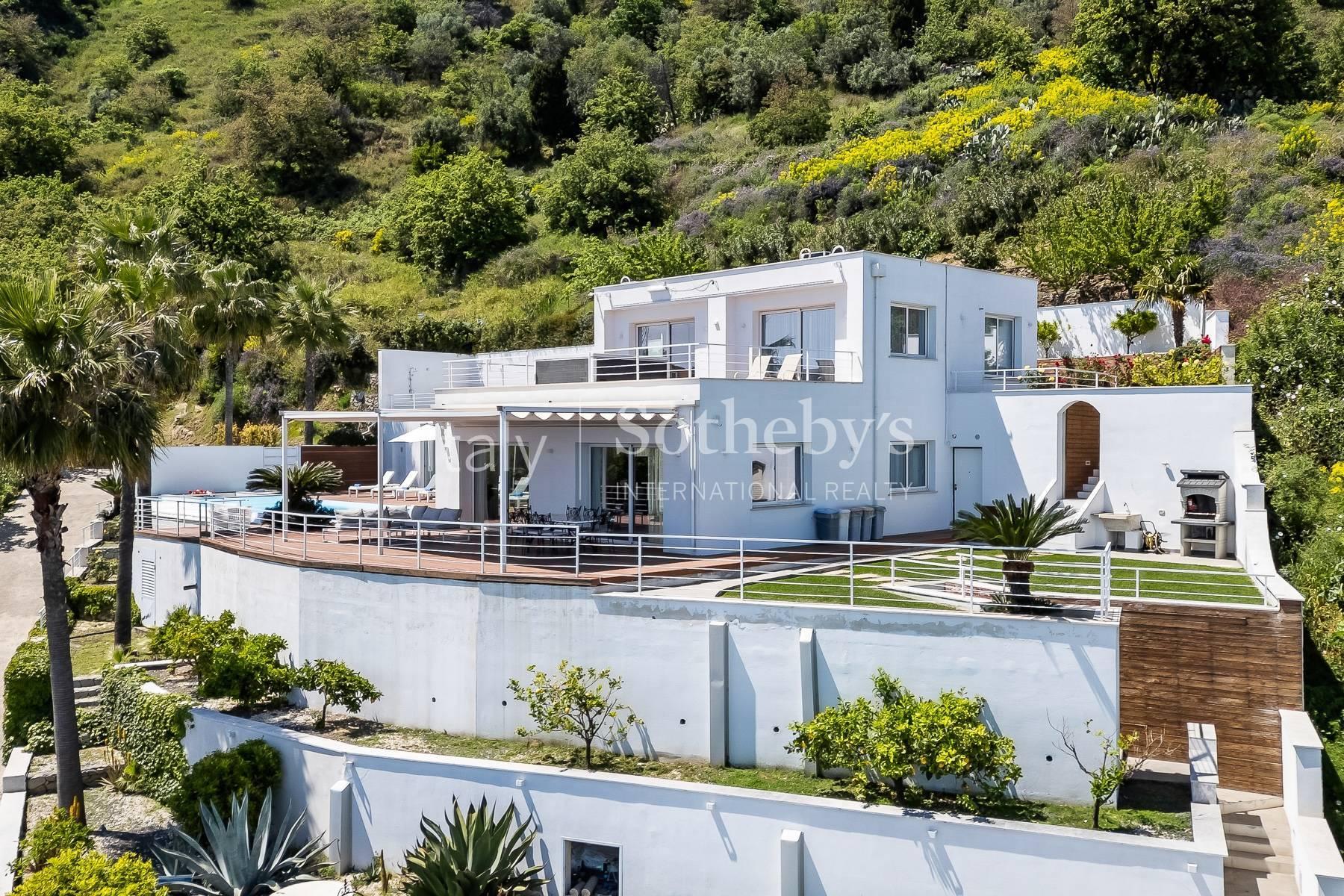 Splendida villa con vista panoramica vicino Taormina, in vendita, Letojanni | Sotheby’s Realty Italy - 9