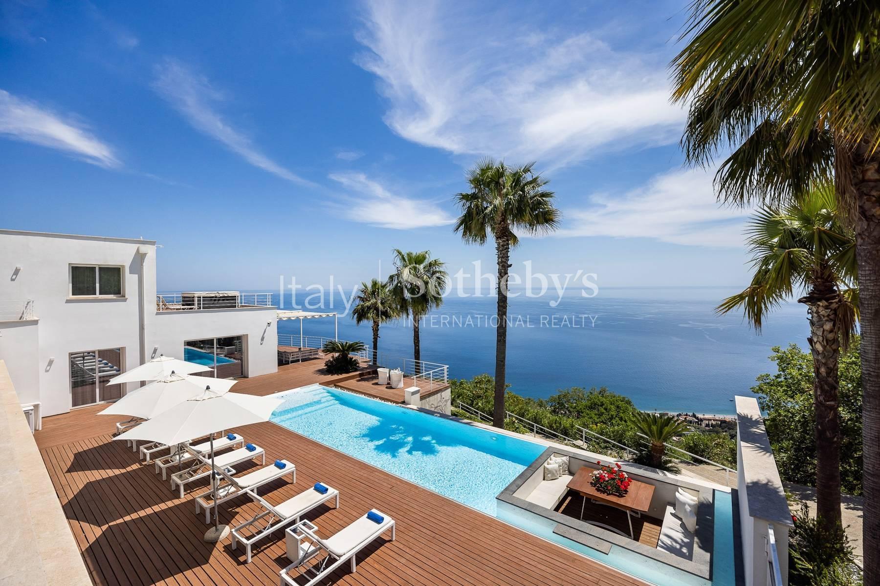 Splendida villa con vista panoramica vicino Taormina, in vendita, Letojanni | Sotheby’s Realty Italy - 3