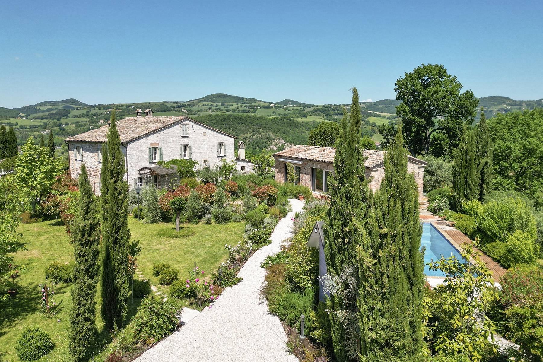 Casale storico con uliveto e piscina - 1