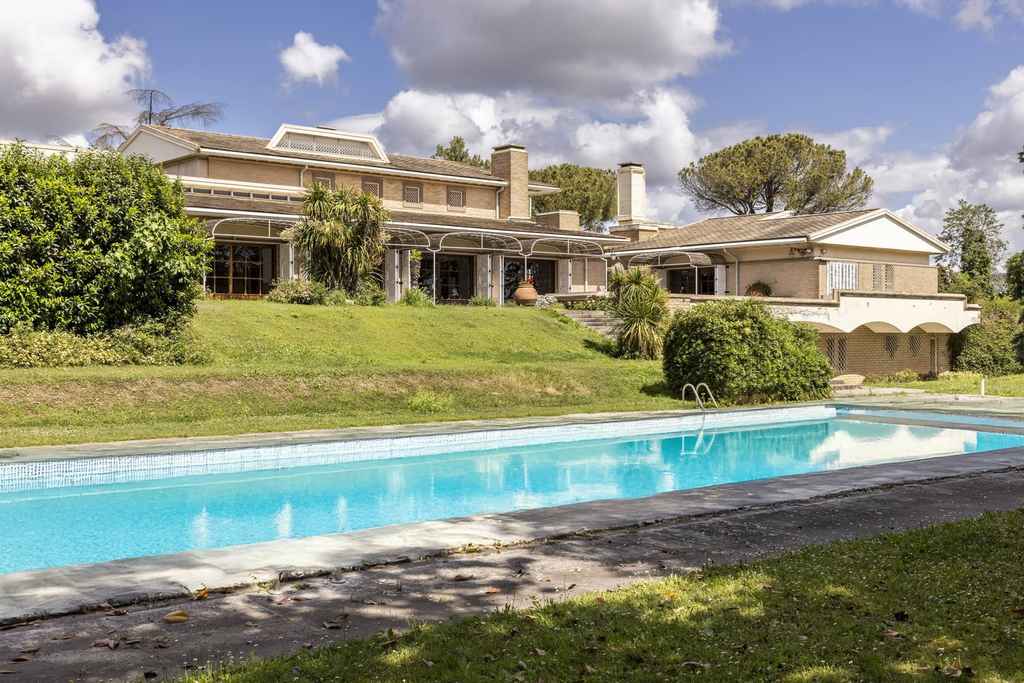 Iconic mansion immersed in a private park with pool | Villa For sale ...