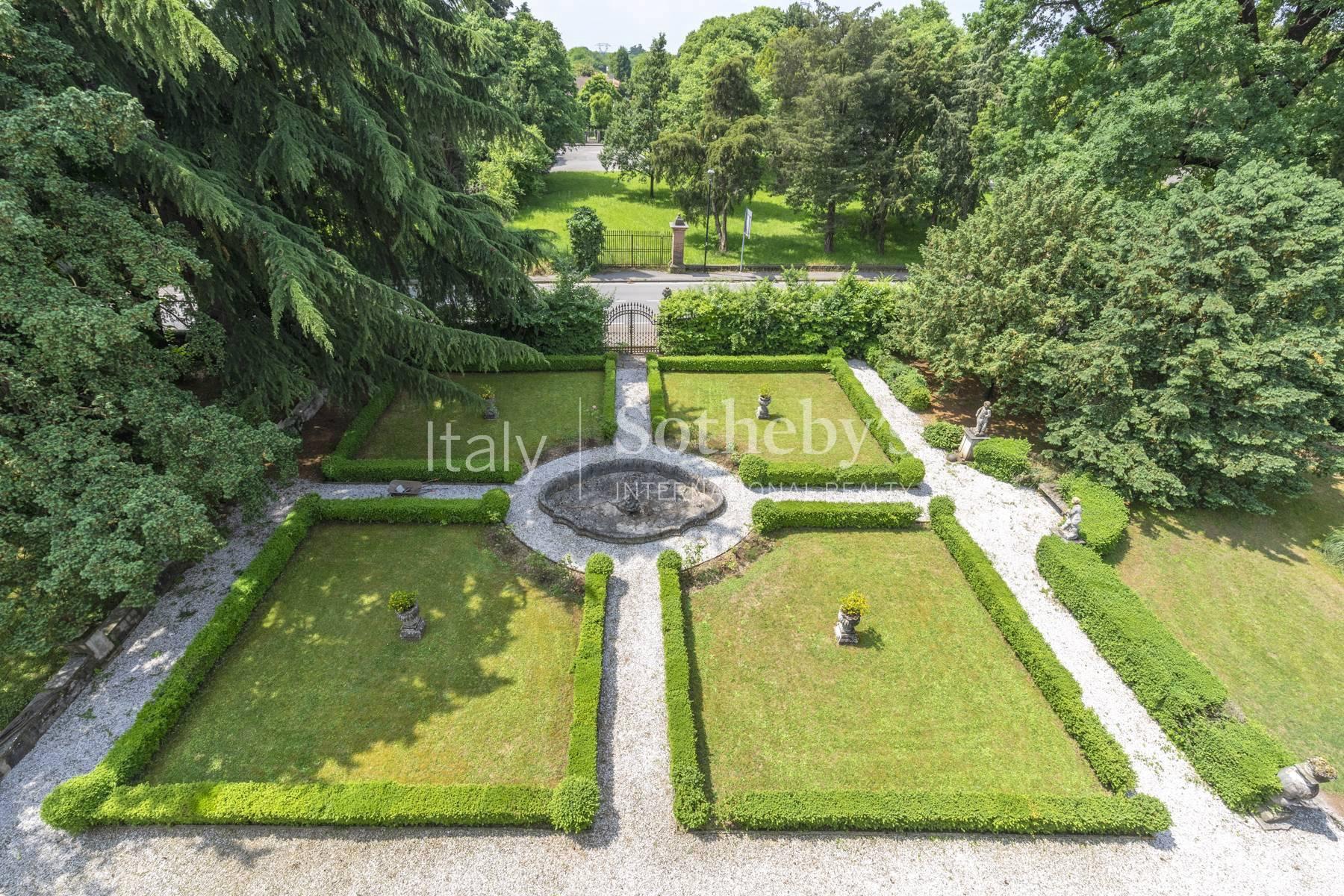 Elegant 18th-century villa with private park - 2