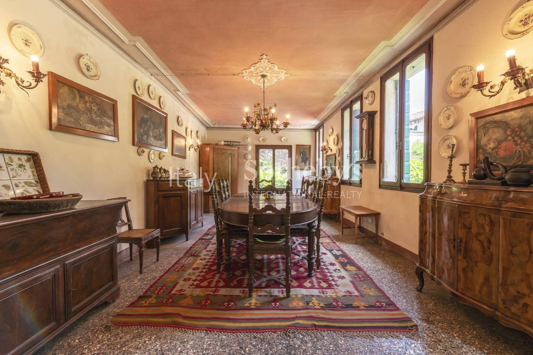 Elegant 18th-century villa with private park - 5