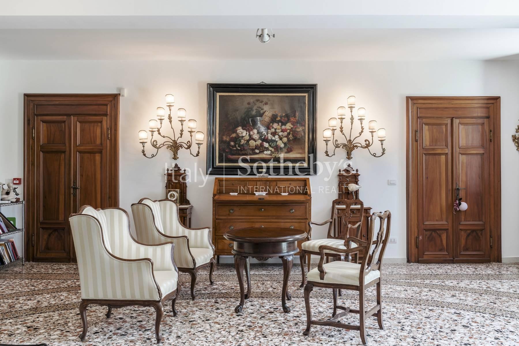 Villa neoclassica ristrutturata con adiacenze, parco e piscina - 7