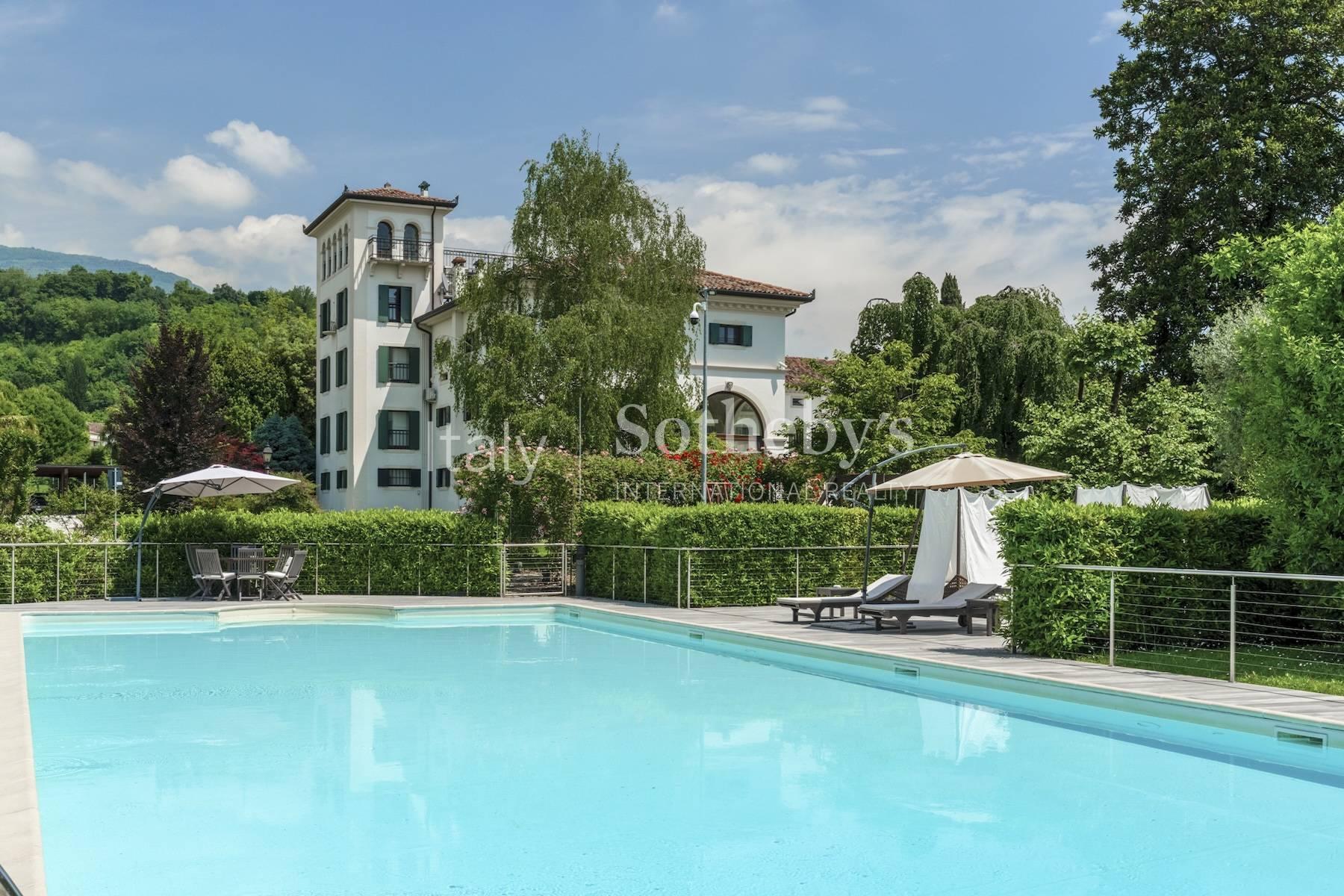 Villa neoclassica ristrutturata con adiacenze, parco e piscina - 5