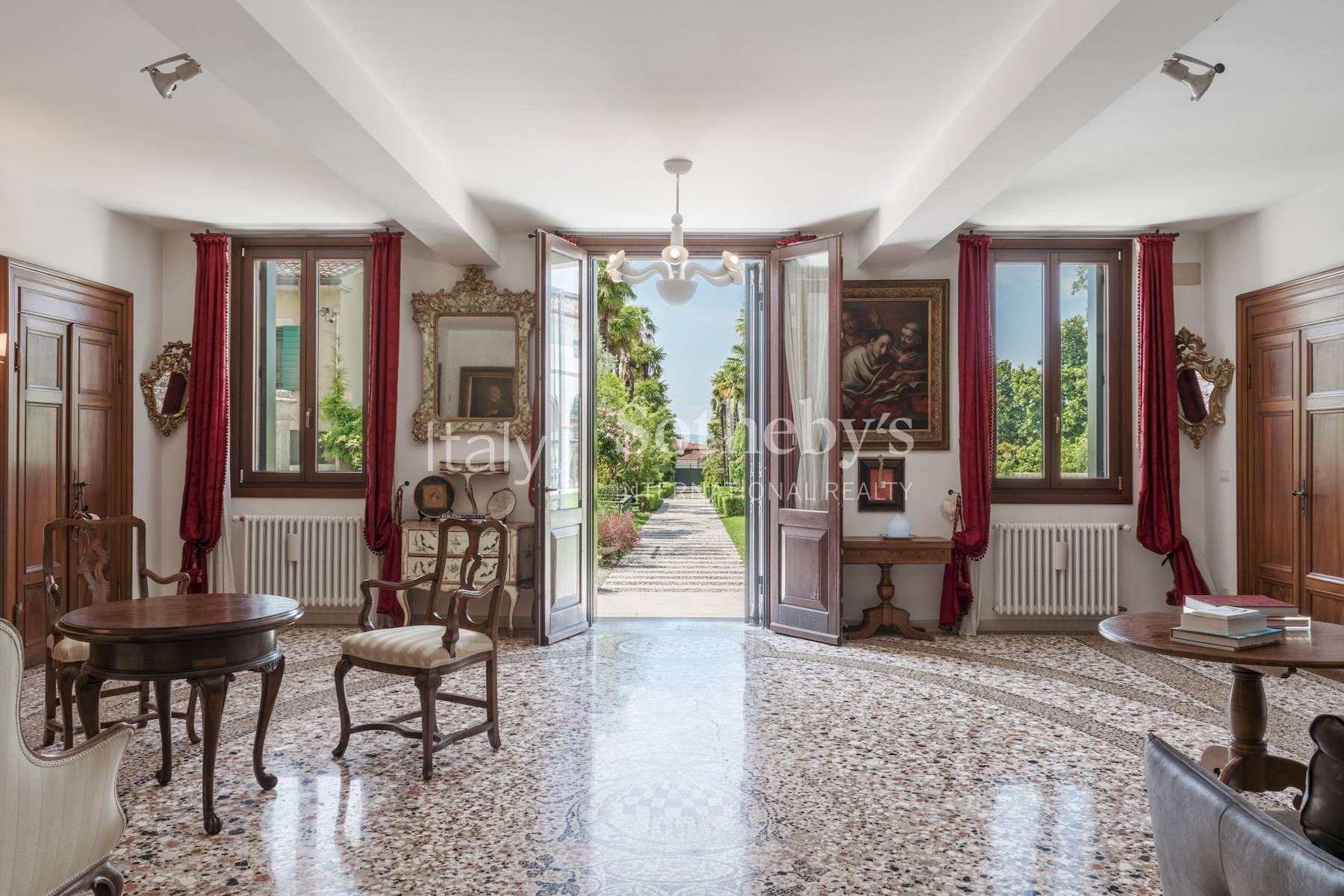 Villa neoclassica ristrutturata con adiacenze, parco e piscina - 6
