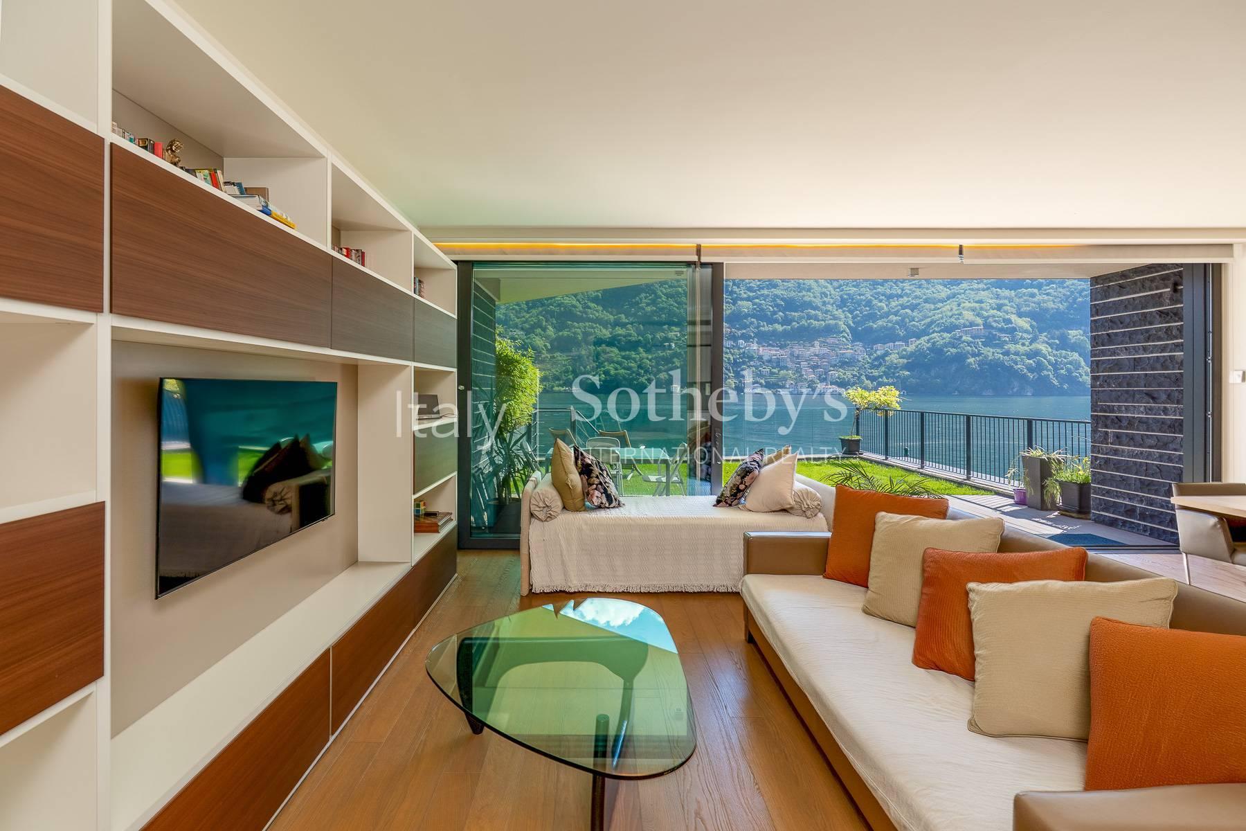 Iconico appartamento fronte lago con darsena e giardino privato, in vendita, Laglio | Sotheby’s Realty Italy - 5