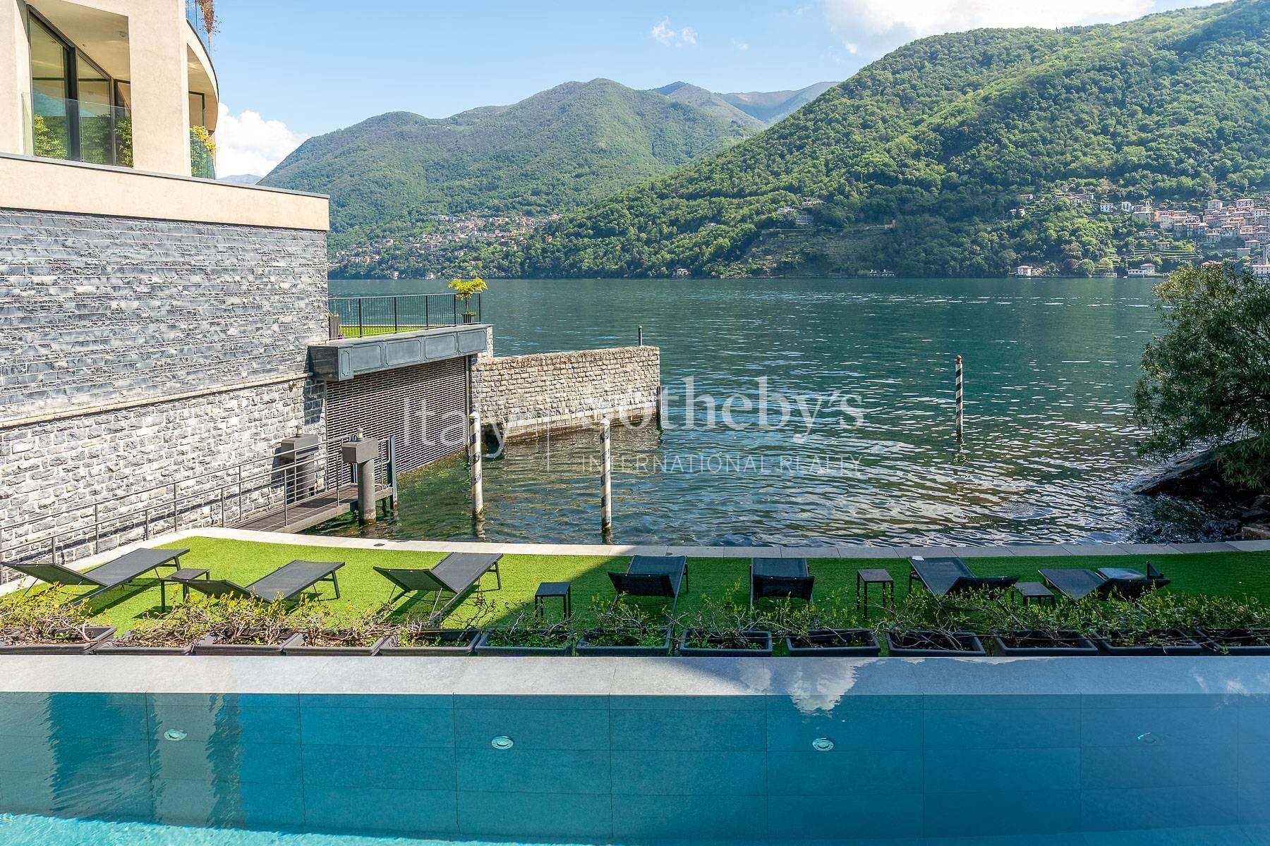 Iconico appartamento fronte lago con darsena e giardino privato, in vendita, Laglio | Sotheby’s Realty Italy - 22