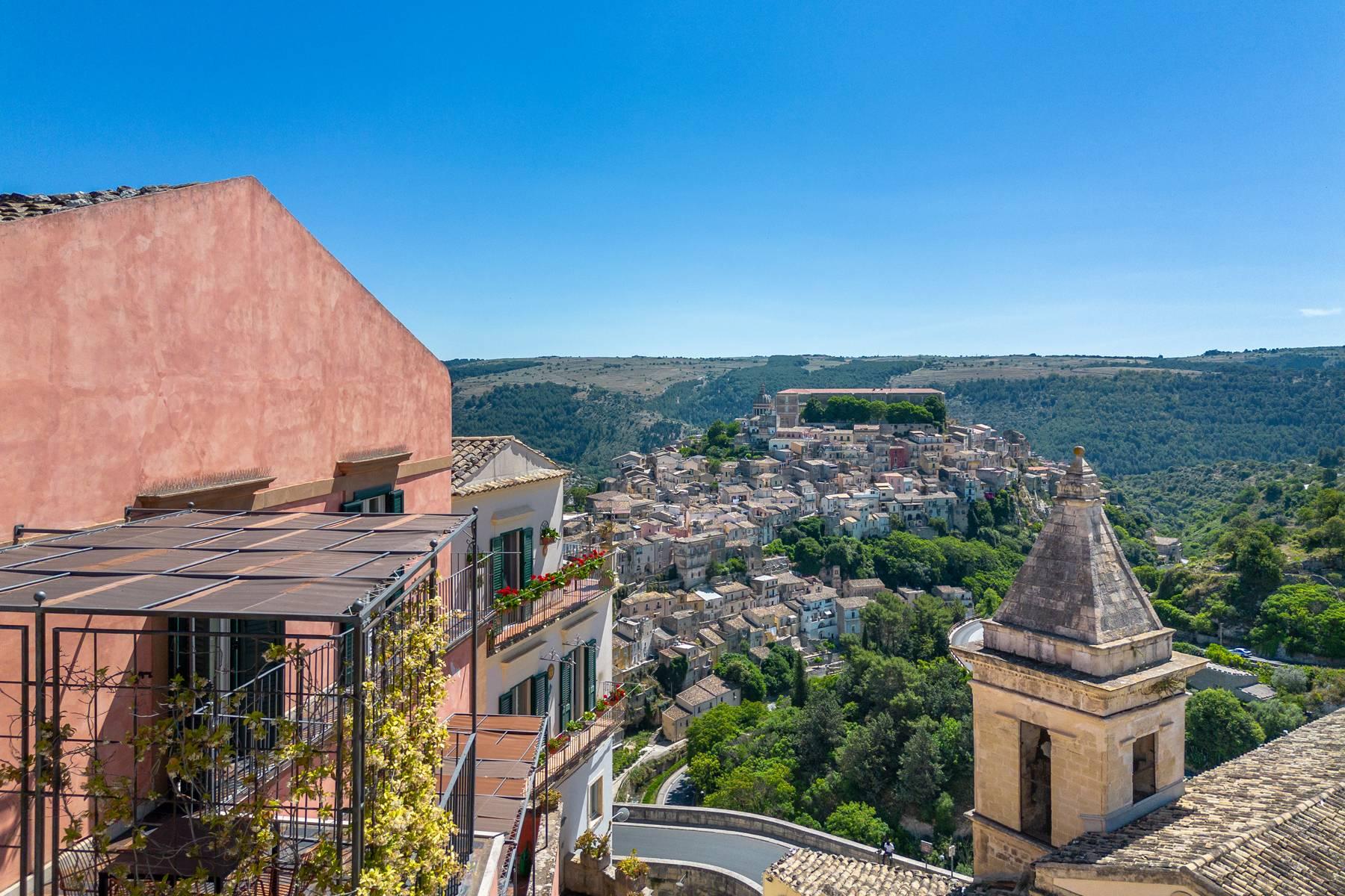 Prestigious residence with terraces in the heart of Ragusa Ibla - 1