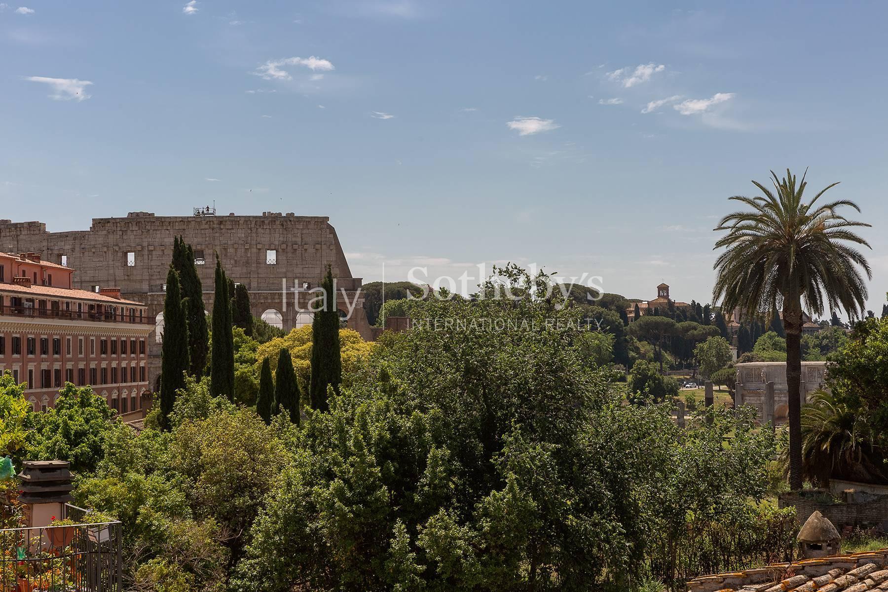 Dimora indipendente con vista su Colosseo e Vittoriano, in vendita, Roma | Sotheby’s Realty Italy - 3