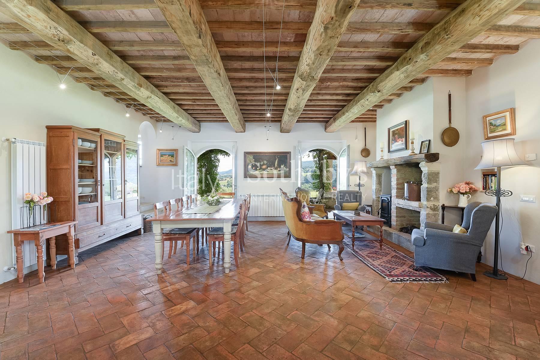 Elegante villa in Umbria da restauro di casale del 1800 - 6