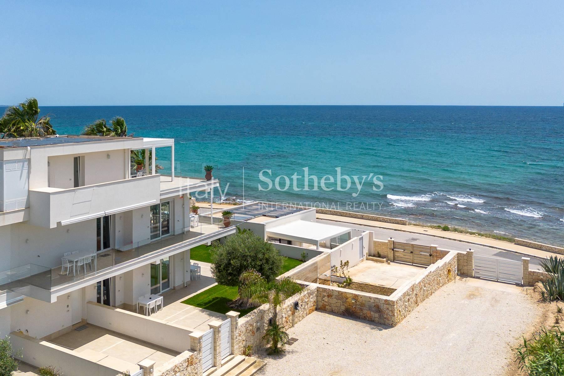Exclusive and elegant modern villa by the sea - 8