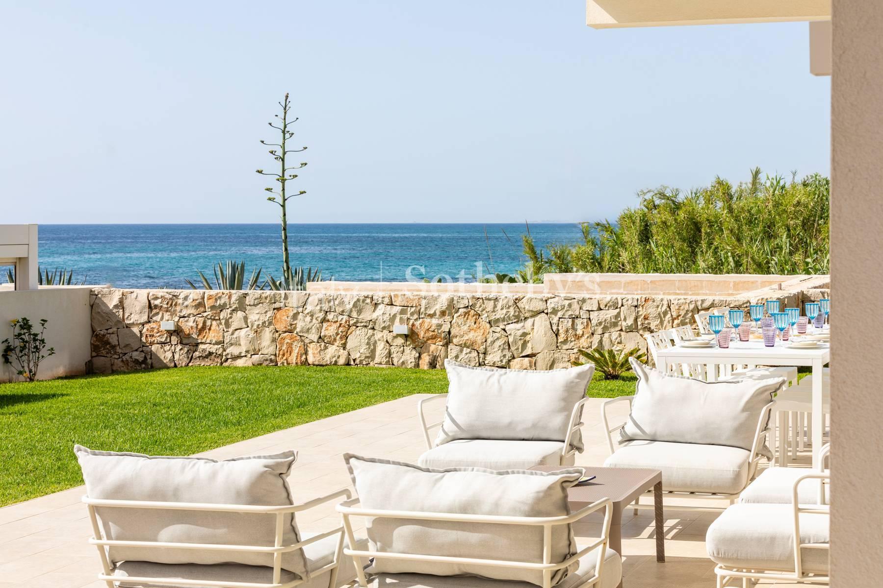 Exclusive and elegant modern villa by the sea - 3