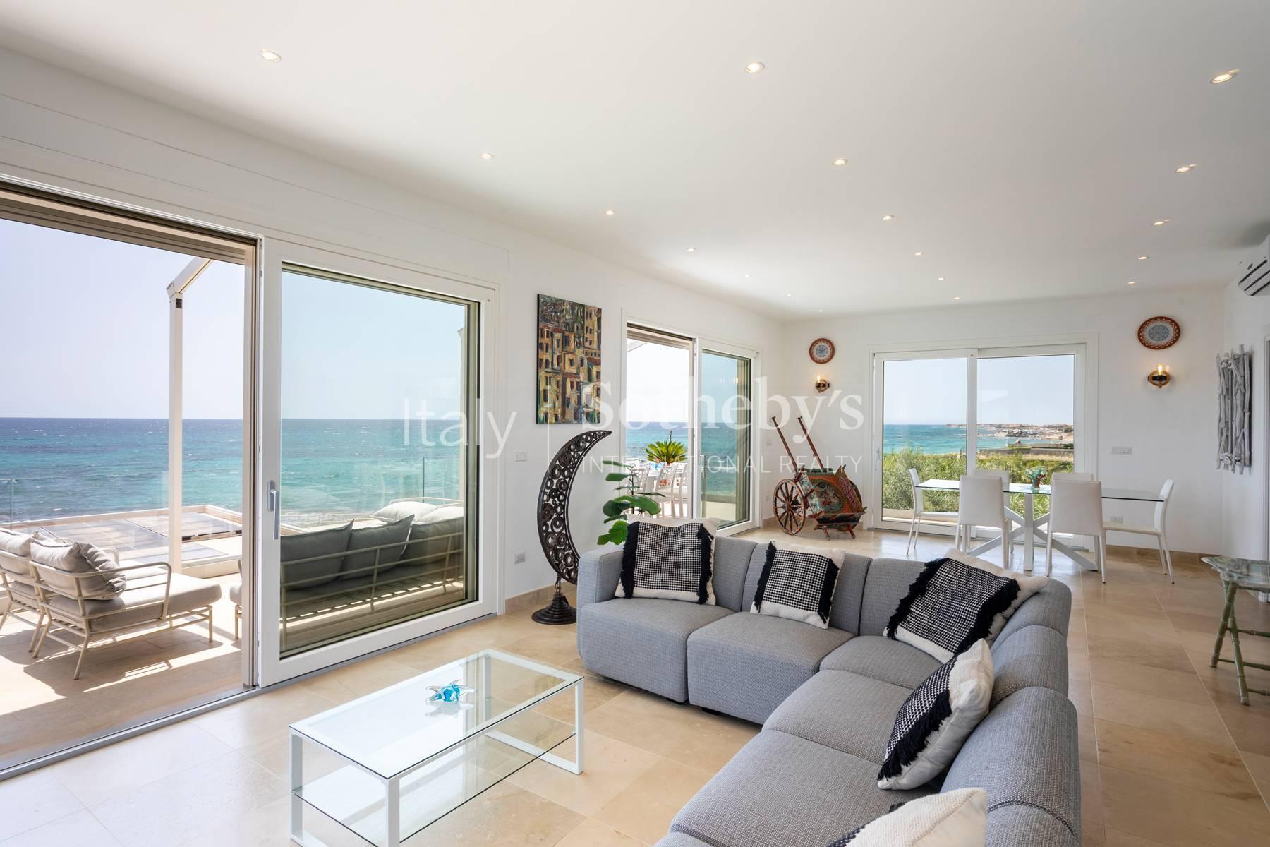 Exclusive and elegant modern villa by the sea - 4