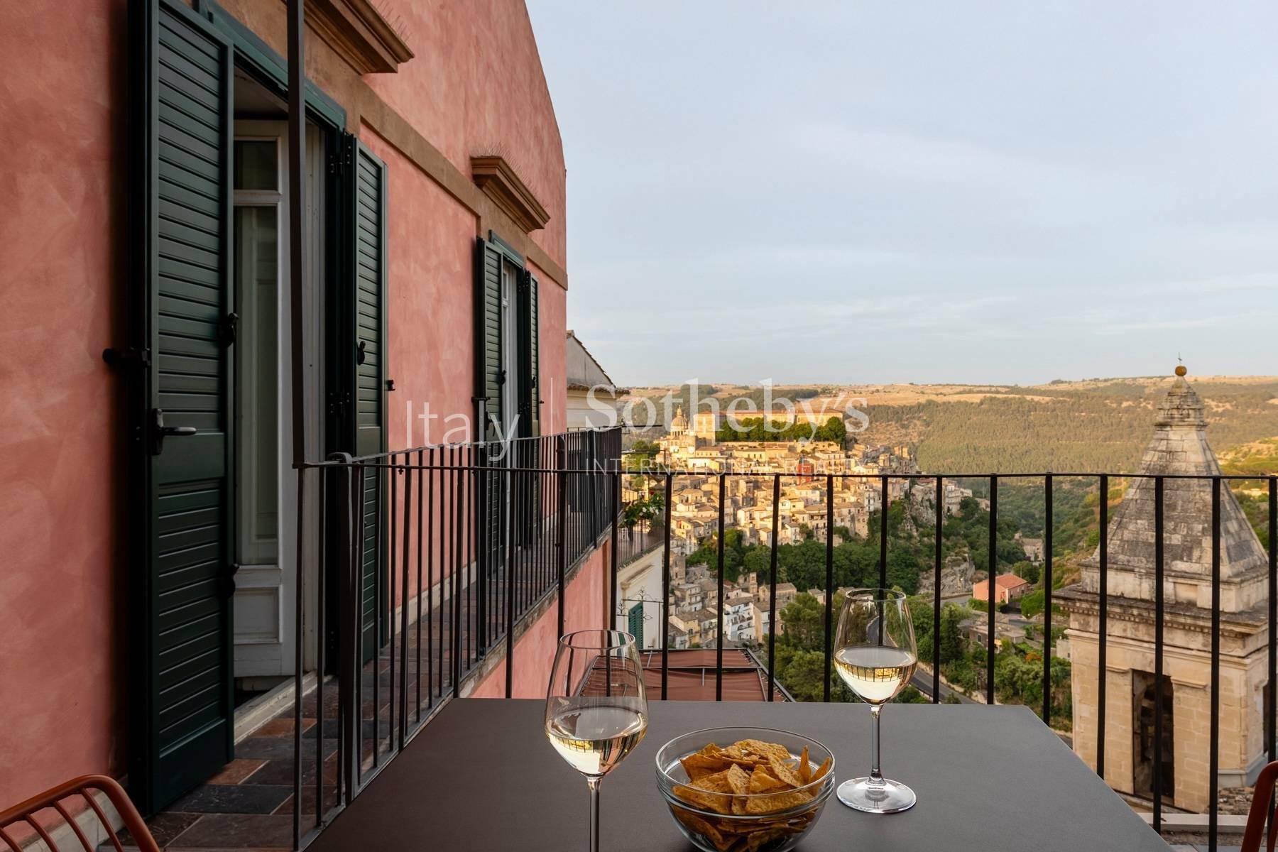 Prestigious residence with terraces in the heart of Ragusa Ibla - 2