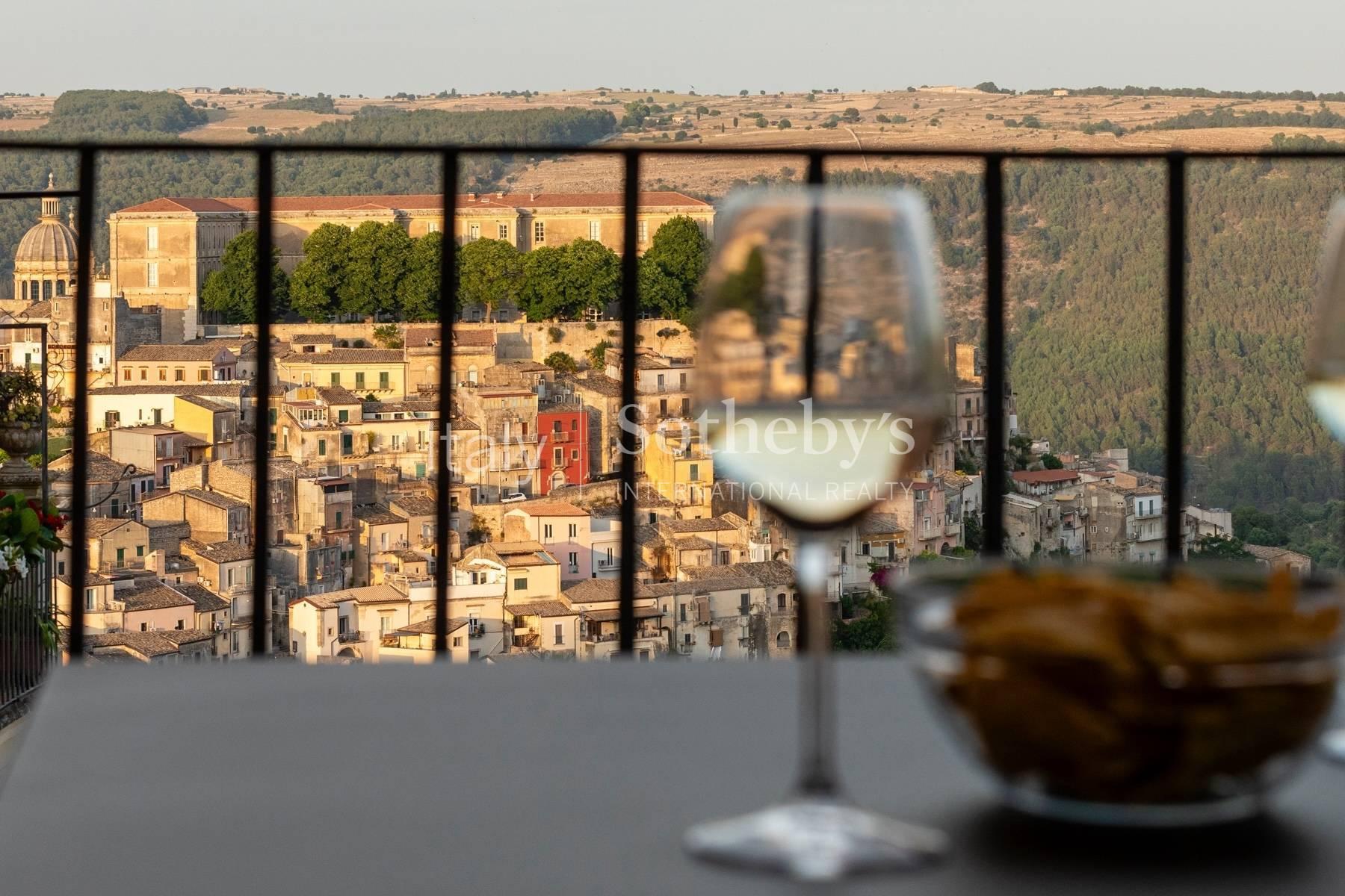 Prestigious residence with terraces in the heart of Ragusa Ibla - 3